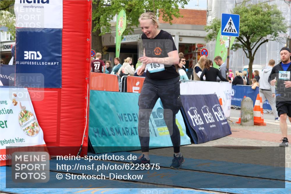 05.05.2024 - 7. Wedeler Halbmarathon Strokosch-Dieckow http://msf.ph/oto/6229375 05.05.2024 12:08:20 Ziel 163, 209 meine-sportfotos.de
