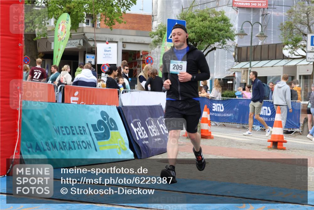 05.05.2024 - 7. Wedeler Halbmarathon Strokosch-Dieckow http://msf.ph/oto/6229387 05.05.2024 12:08:21 Ziel 163, 209 meine-sportfotos.de