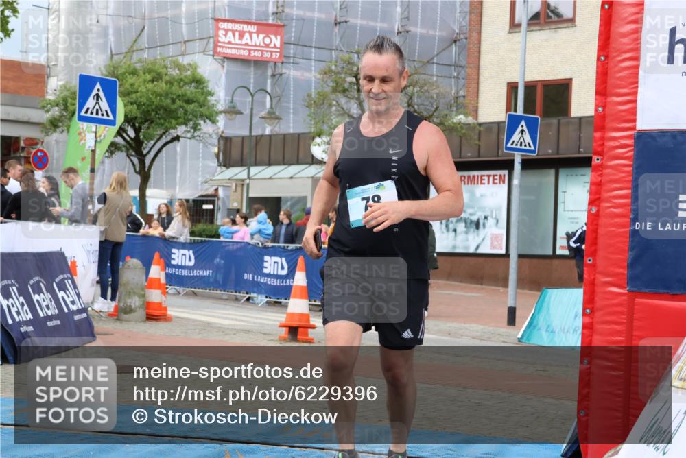 05.05.2024 - 7. Wedeler Halbmarathon Strokosch-Dieckow http://msf.ph/oto/6229396 05.05.2024 12:08:36 Ziel 426 meine-sportfotos.de
