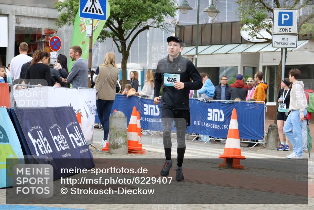 05.05.2024 - 7. Wedeler Halbmarathon Strokosch-Dieckow http://msf.ph/oto/6229407 05.05.2024 12:08:40 Ziel 426 meine-sportfotos.de