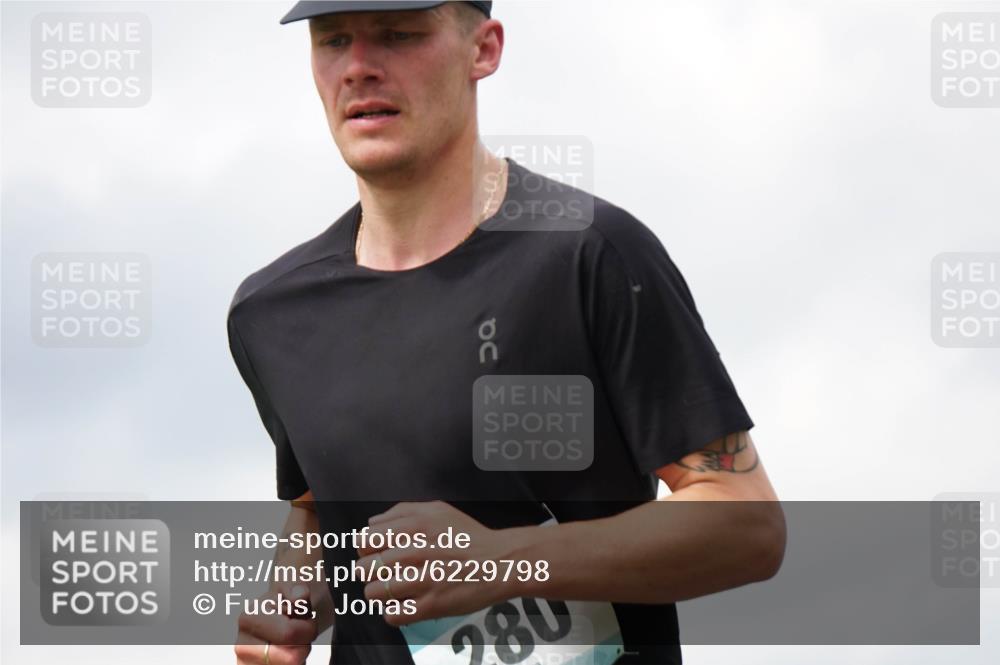 05.05.2024 - 7. Wedeler Halbmarathon Fuchs,  Jonas http://msf.ph/oto/6229798 05.05.2024 12:04:06 Laufen 280 meine-sportfotos.de