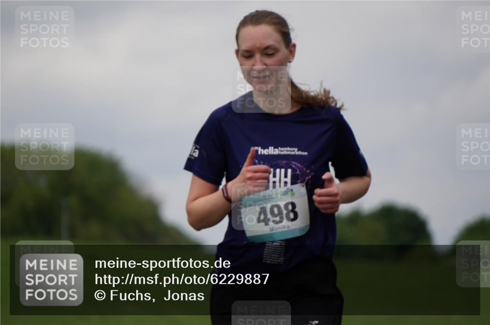 05.05.2024 - 7. Wedeler Halbmarathon Fuchs,  Jonas http://msf.ph/oto/6229887 05.05.2024 12:04:29 Laufen 498 meine-sportfotos.de