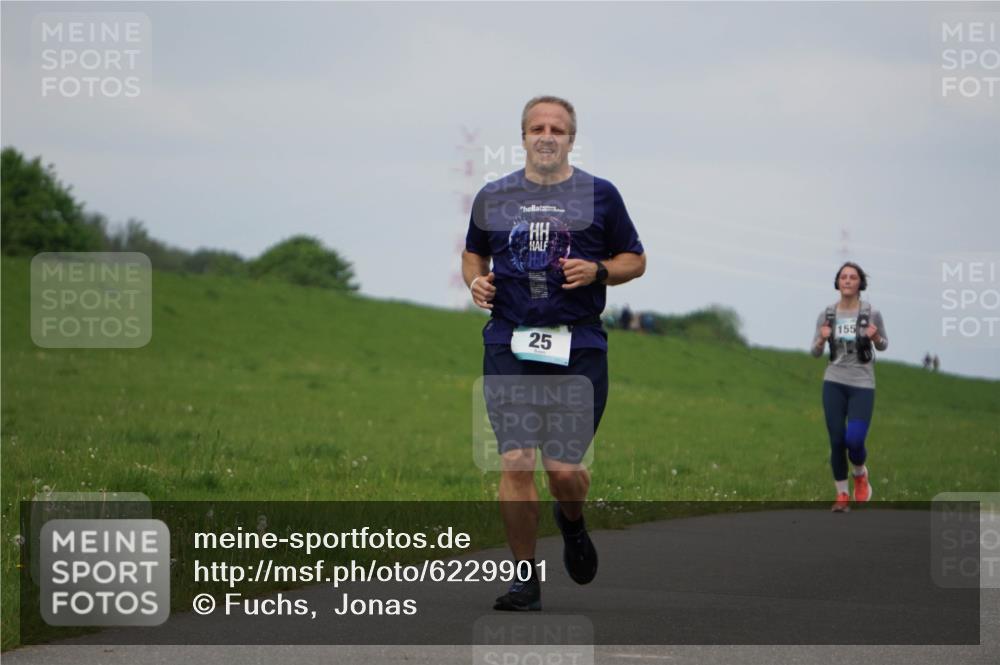 05.05.2024 - 7. Wedeler Halbmarathon Fuchs,  Jonas http://msf.ph/oto/6229901 05.05.2024 12:04:45 Laufen 20, 25, 25, 155 meine-sportfotos.de