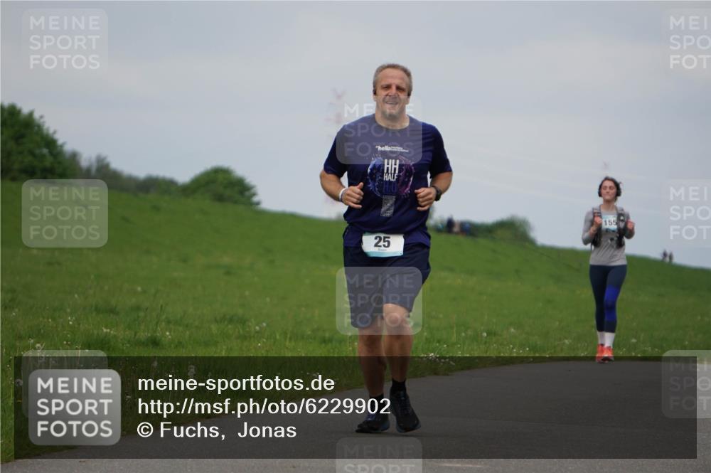 05.05.2024 - 7. Wedeler Halbmarathon Fuchs,  Jonas http://msf.ph/oto/6229902 05.05.2024 12:04:45 Laufen 25, 25, 155 meine-sportfotos.de