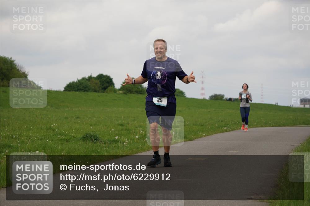 05.05.2024 - 7. Wedeler Halbmarathon Fuchs,  Jonas http://msf.ph/oto/6229912 05.05.2024 12:04:49 Laufen 25 meine-sportfotos.de