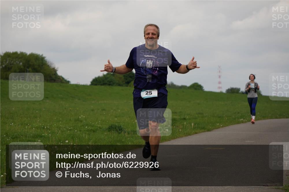 05.05.2024 - 7. Wedeler Halbmarathon Fuchs,  Jonas http://msf.ph/oto/6229926 05.05.2024 12:04:50 Laufen 25 meine-sportfotos.de
