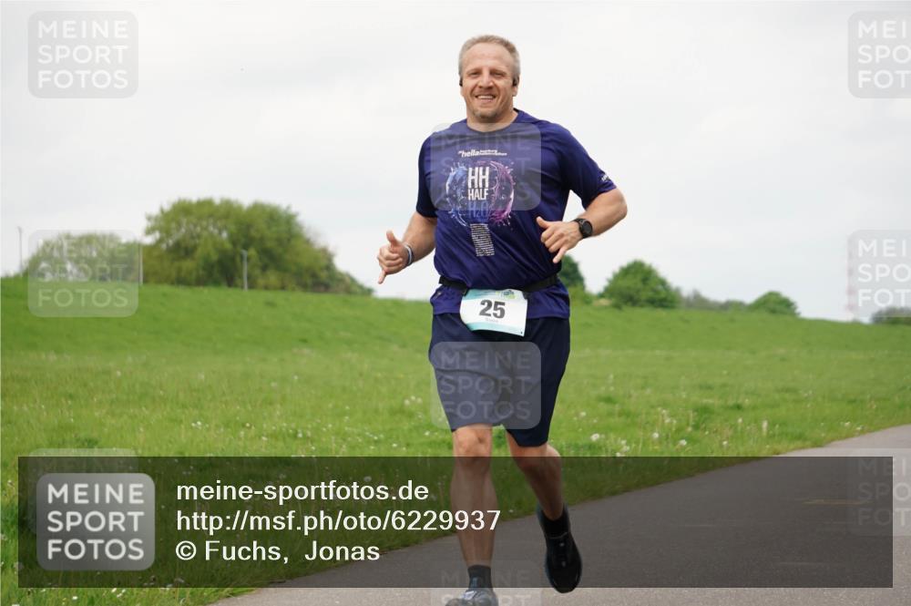 05.05.2024 - 7. Wedeler Halbmarathon Fuchs,  Jonas http://msf.ph/oto/6229937 05.05.2024 12:04:51 Laufen 20, 25 meine-sportfotos.de