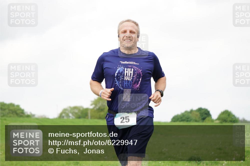 05.05.2024 - 7. Wedeler Halbmarathon Fuchs,  Jonas http://msf.ph/oto/6229947 05.05.2024 12:04:52 Laufen 20, 25 meine-sportfotos.de