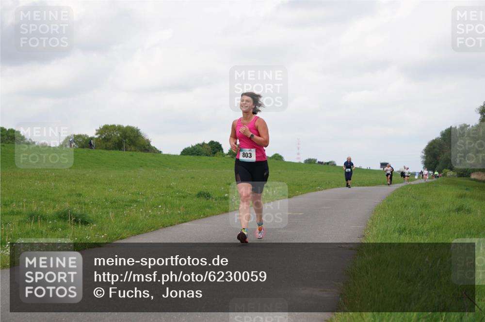 05.05.2024 - 7. Wedeler Halbmarathon Fuchs,  Jonas http://msf.ph/oto/6230059 05.05.2024 12:05:26 Laufen 803 meine-sportfotos.de
