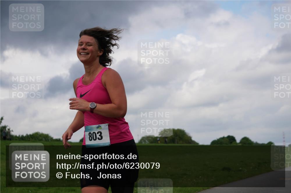 05.05.2024 - 7. Wedeler Halbmarathon Fuchs,  Jonas http://msf.ph/oto/6230079 05.05.2024 12:05:29 Laufen 803 meine-sportfotos.de