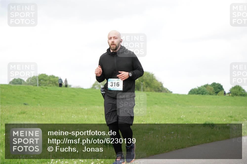 05.05.2024 - 7. Wedeler Halbmarathon Fuchs,  Jonas http://msf.ph/oto/6230139 05.05.2024 12:05:59 Laufen 316 meine-sportfotos.de