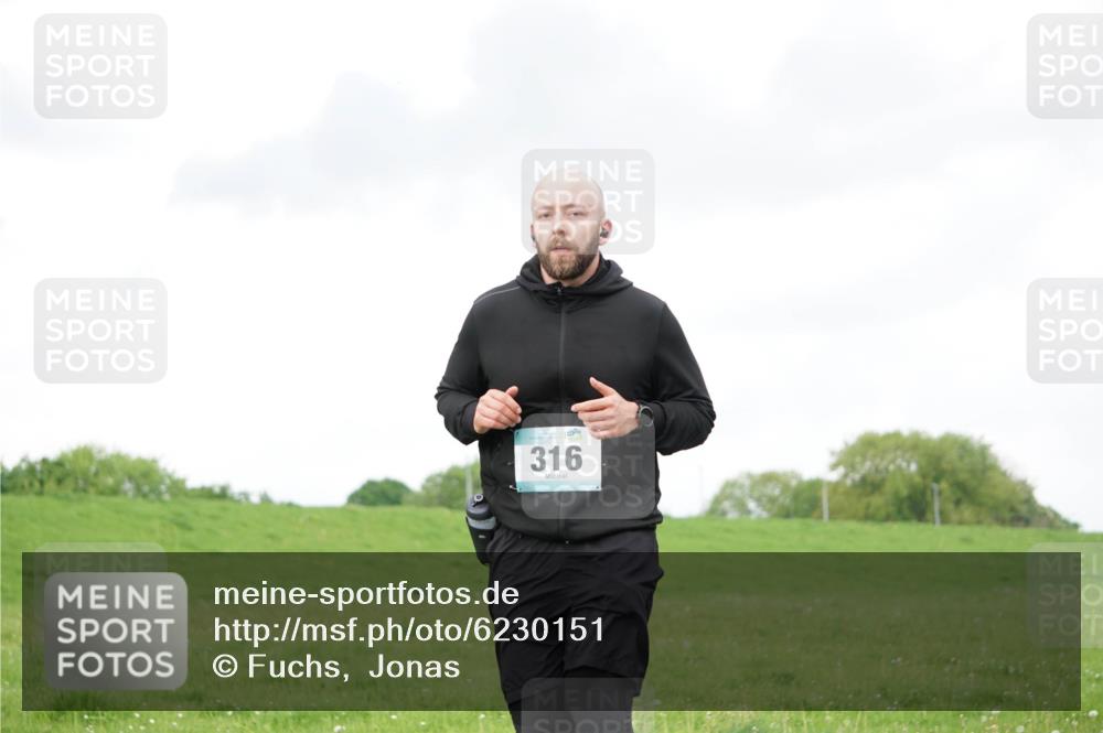 05.05.2024 - 7. Wedeler Halbmarathon Fuchs,  Jonas http://msf.ph/oto/6230151 05.05.2024 12:06:00 Laufen 316 meine-sportfotos.de