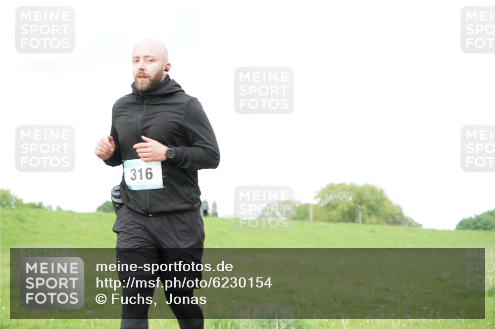 05.05.2024 - 7. Wedeler Halbmarathon Fuchs,  Jonas http://msf.ph/oto/6230154 05.05.2024 12:06:01 Laufen 316 meine-sportfotos.de