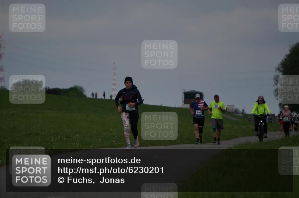 05.05.2024 - 7. Wedeler Halbmarathon Fuchs,  Jonas http://msf.ph/oto/6230201 05.05.2024 12:06:22 Laufen 246, 159 meine-sportfotos.de