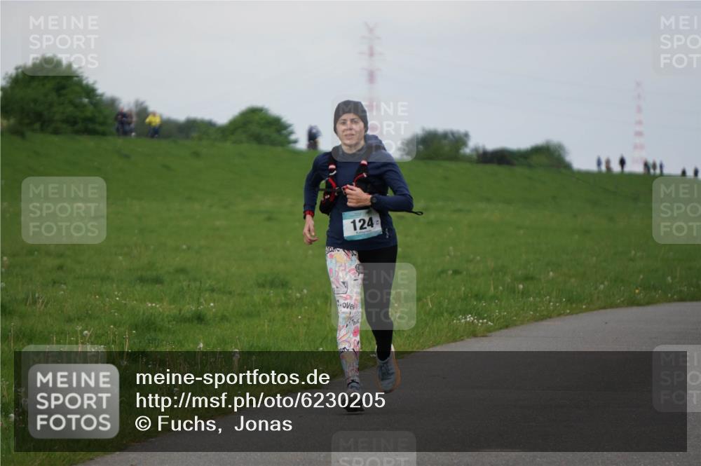 05.05.2024 - 7. Wedeler Halbmarathon Fuchs,  Jonas http://msf.ph/oto/6230205 05.05.2024 12:06:30 Laufen 124 meine-sportfotos.de