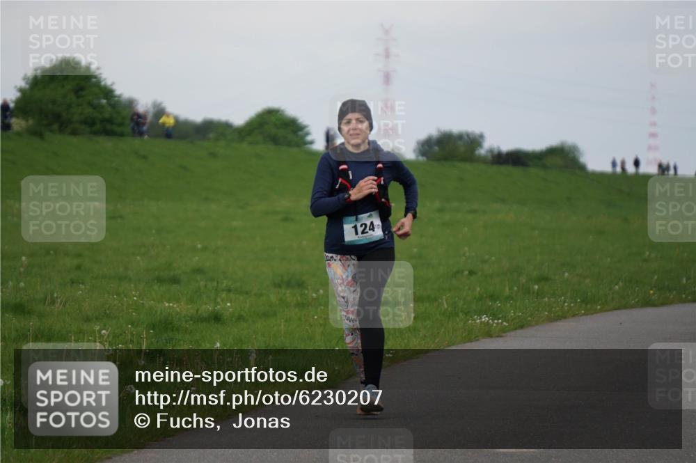 05.05.2024 - 7. Wedeler Halbmarathon Fuchs,  Jonas http://msf.ph/oto/6230207 05.05.2024 12:06:30 Laufen 124 meine-sportfotos.de