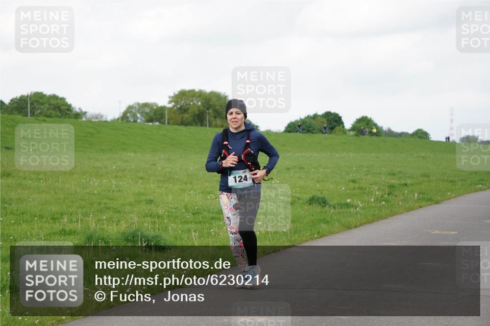 05.05.2024 - 7. Wedeler Halbmarathon Fuchs,  Jonas http://msf.ph/oto/6230214 05.05.2024 12:06:36 Laufen 124 meine-sportfotos.de