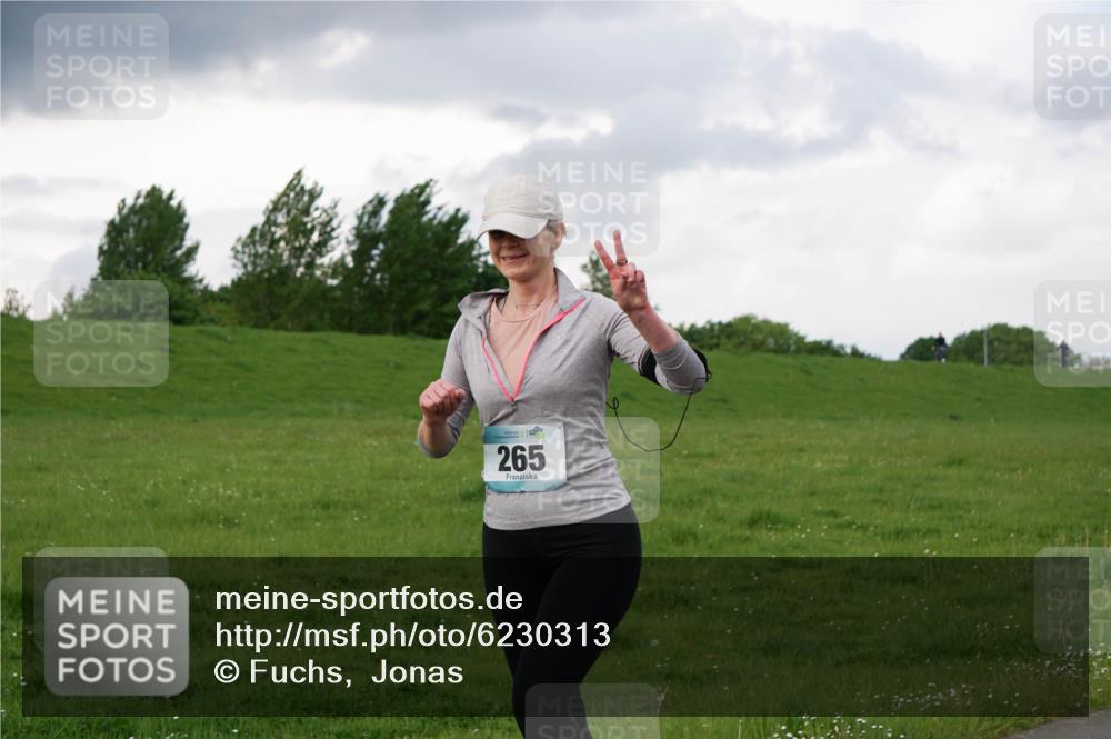 05.05.2024 - 7. Wedeler Halbmarathon Fuchs,  Jonas http://msf.ph/oto/6230313 05.05.2024 12:07:09 Laufen 265 meine-sportfotos.de