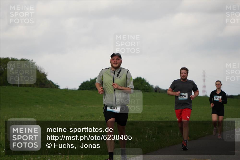 05.05.2024 - 7. Wedeler Halbmarathon Fuchs,  Jonas http://msf.ph/oto/6230405 05.05.2024 12:07:54 Laufen 201, 224, 909 meine-sportfotos.de