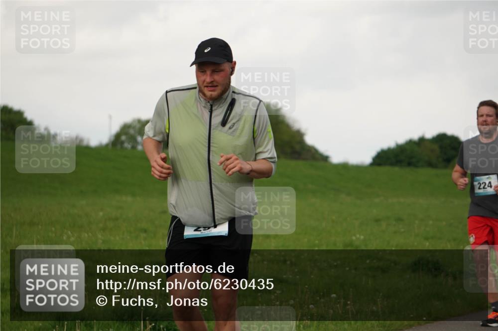 05.05.2024 - 7. Wedeler Halbmarathon Fuchs,  Jonas http://msf.ph/oto/6230435 05.05.2024 12:07:57 Laufen 224 meine-sportfotos.de