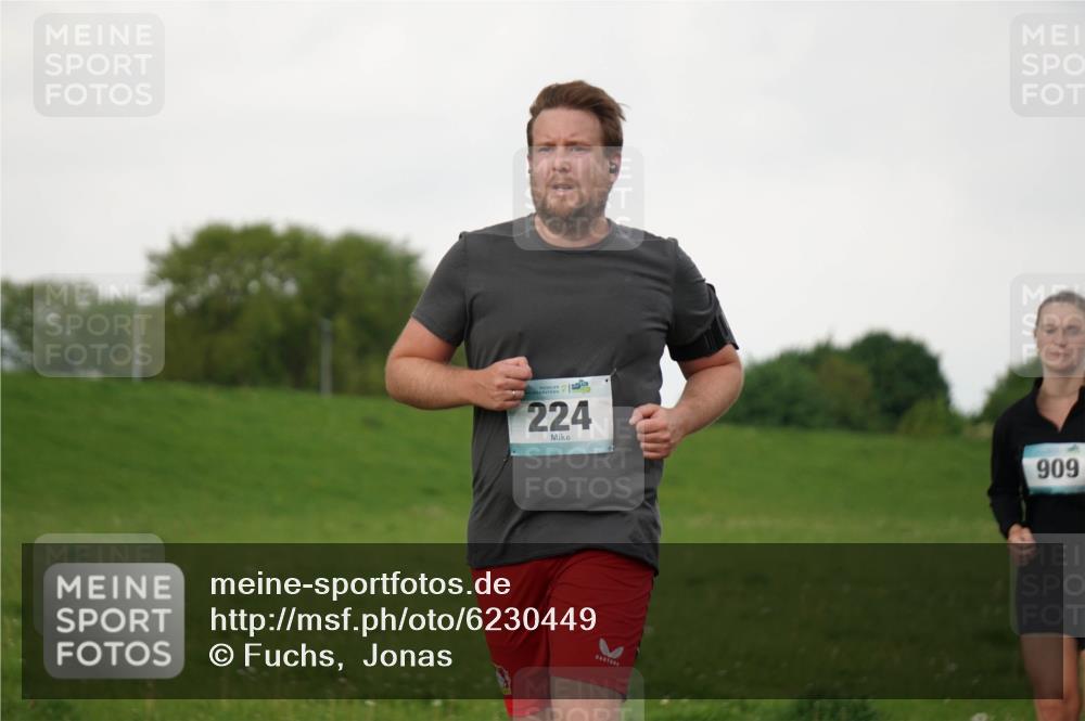 05.05.2024 - 7. Wedeler Halbmarathon Fuchs,  Jonas http://msf.ph/oto/6230449 05.05.2024 12:07:59 Laufen 224, 909 meine-sportfotos.de