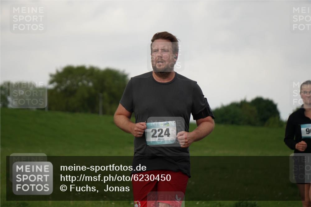 05.05.2024 - 7. Wedeler Halbmarathon Fuchs,  Jonas http://msf.ph/oto/6230450 05.05.2024 12:08:00 Laufen 56, 224, 90 meine-sportfotos.de