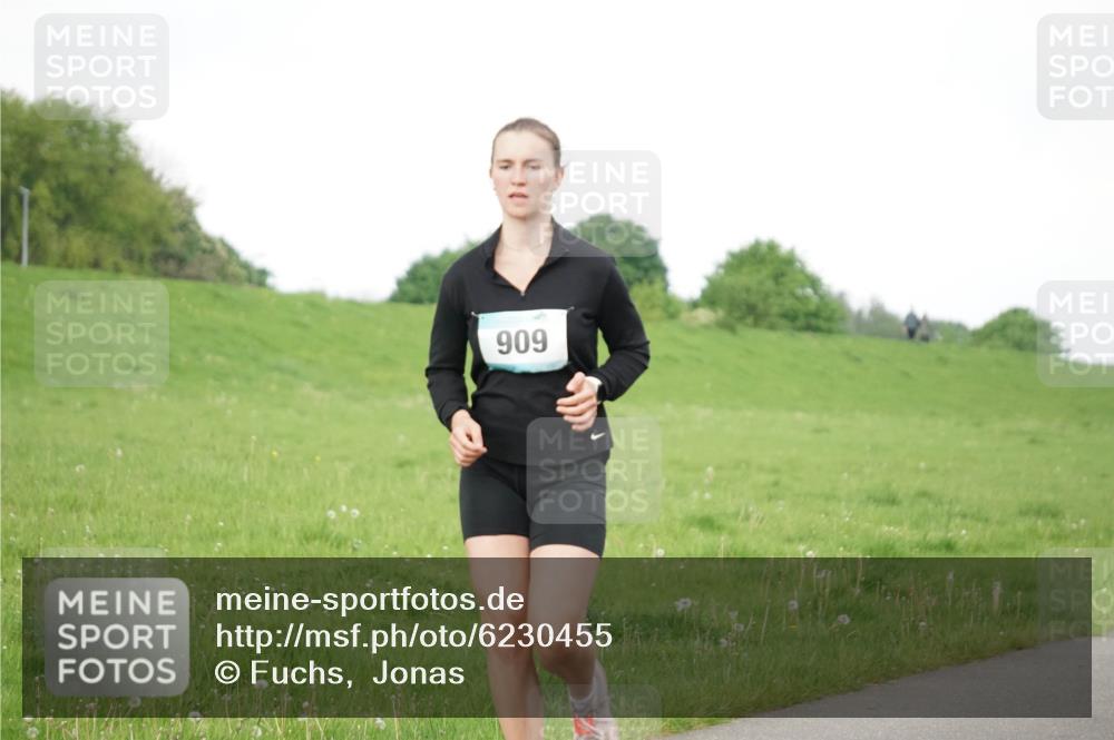 05.05.2024 - 7. Wedeler Halbmarathon Fuchs,  Jonas http://msf.ph/oto/6230455 05.05.2024 12:08:01 Laufen 909 meine-sportfotos.de