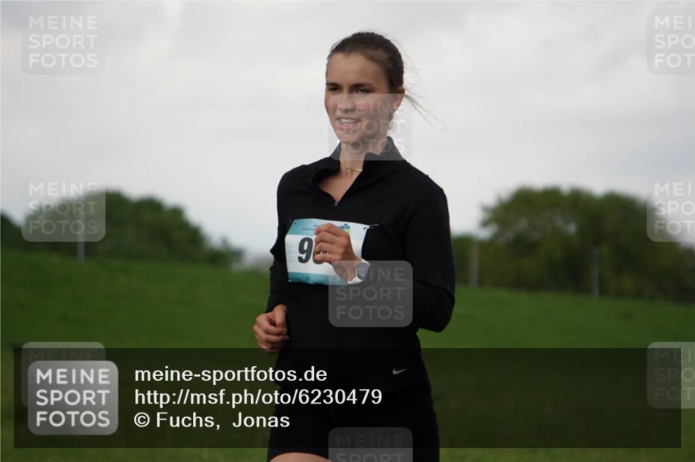 05.05.2024 - 7. Wedeler Halbmarathon Fuchs,  Jonas http://msf.ph/oto/6230479 05.05.2024 12:08:03 Laufen 26, 6 meine-sportfotos.de
