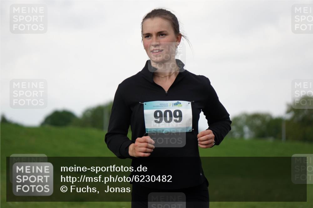 05.05.2024 - 7. Wedeler Halbmarathon Fuchs,  Jonas http://msf.ph/oto/6230482 05.05.2024 12:08:04 Laufen 909 meine-sportfotos.de
