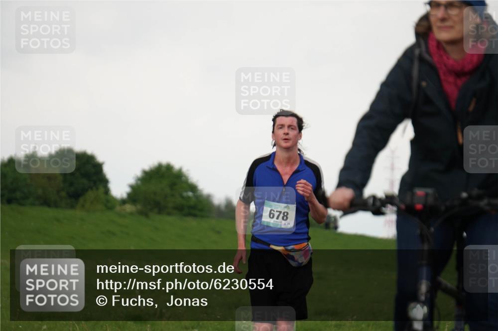 05.05.2024 - 7. Wedeler Halbmarathon Fuchs,  Jonas http://msf.ph/oto/6230554 05.05.2024 12:08:28 Laufen 678, 28 meine-sportfotos.de
