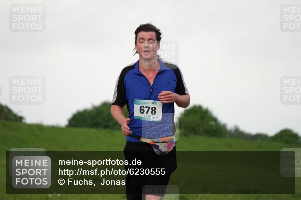05.05.2024 - 7. Wedeler Halbmarathon Fuchs,  Jonas http://msf.ph/oto/6230555 05.05.2024 12:08:31 Laufen 6, 678, 28 meine-sportfotos.de