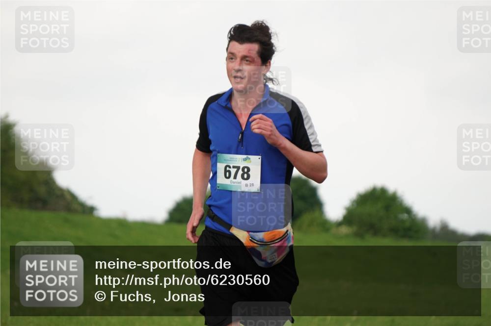 05.05.2024 - 7. Wedeler Halbmarathon Fuchs,  Jonas http://msf.ph/oto/6230560 05.05.2024 12:08:31 Laufen 6, 678, 28 meine-sportfotos.de