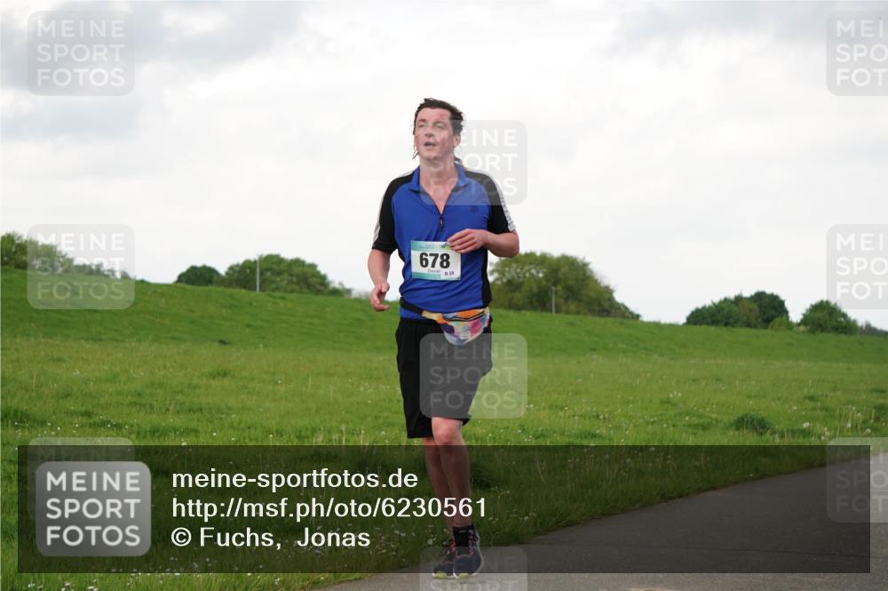 05.05.2024 - 7. Wedeler Halbmarathon Fuchs,  Jonas http://msf.ph/oto/6230561 05.05.2024 12:08:34 Laufen 678, 28 meine-sportfotos.de