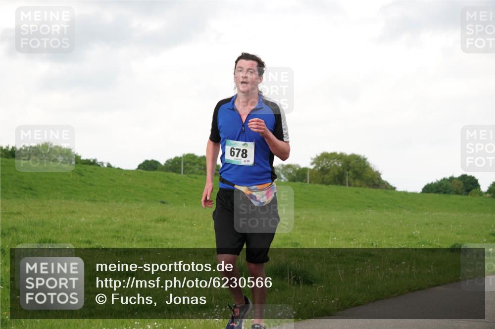 05.05.2024 - 7. Wedeler Halbmarathon Fuchs,  Jonas http://msf.ph/oto/6230566 05.05.2024 12:08:34 Laufen 678, 28 meine-sportfotos.de