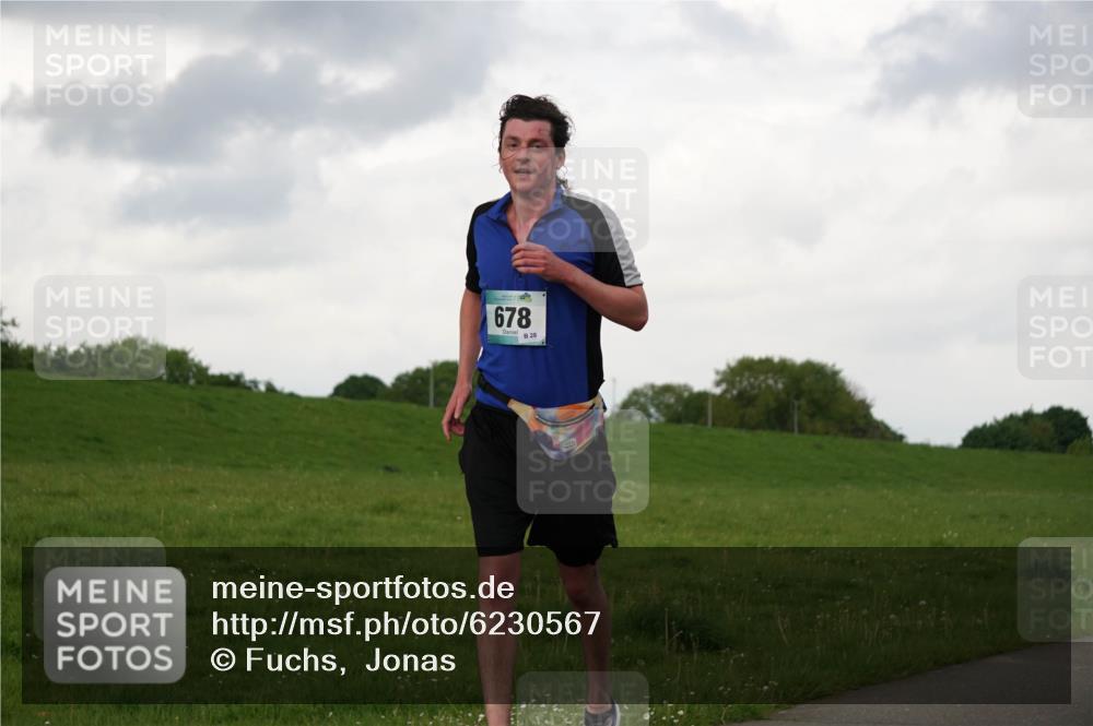 05.05.2024 - 7. Wedeler Halbmarathon Fuchs,  Jonas http://msf.ph/oto/6230567 05.05.2024 12:08:35 Laufen 678, 28 meine-sportfotos.de