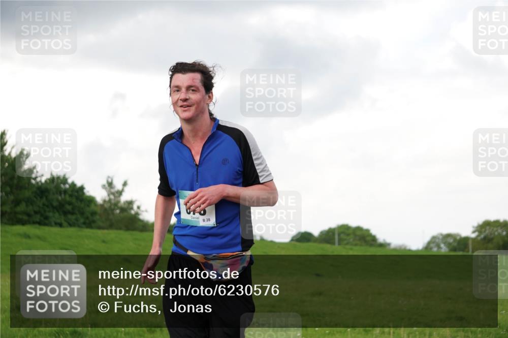 05.05.2024 - 7. Wedeler Halbmarathon Fuchs,  Jonas http://msf.ph/oto/6230576 05.05.2024 12:08:35 Laufen 28 meine-sportfotos.de