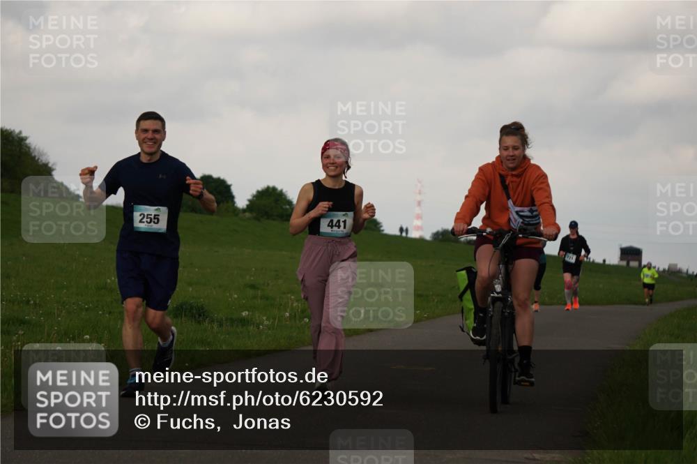 05.05.2024 - 7. Wedeler Halbmarathon Fuchs,  Jonas http://msf.ph/oto/6230592 05.05.2024 12:08:44 Laufen 255, 441 meine-sportfotos.de