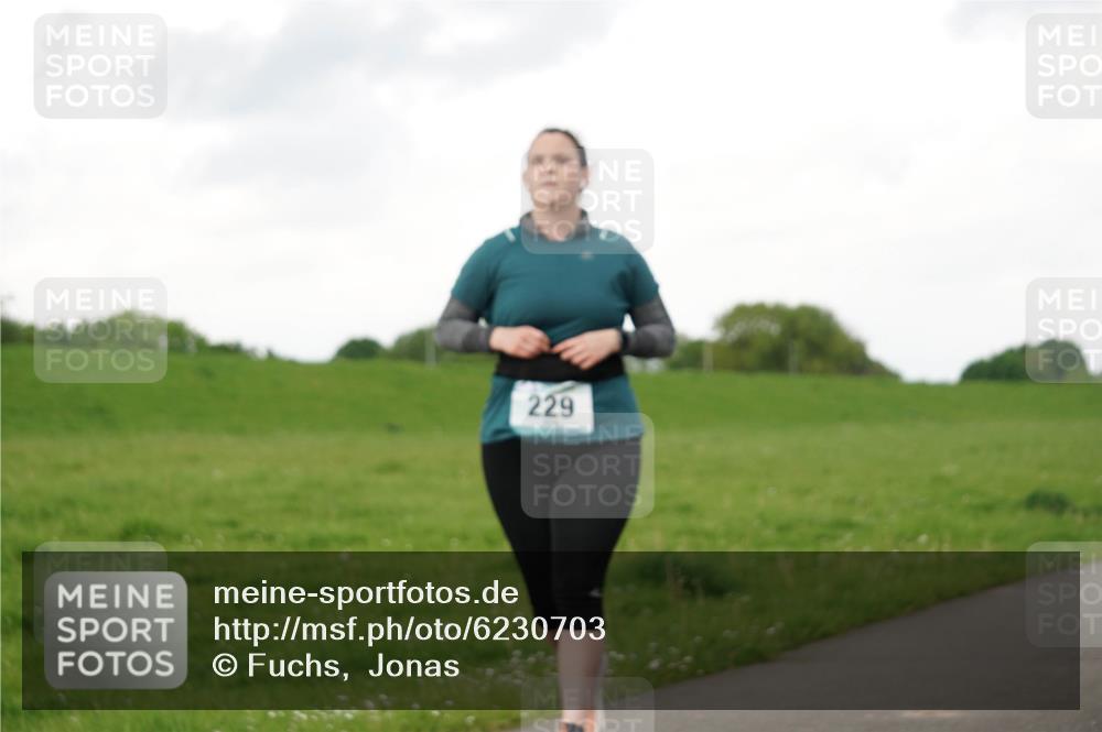 05.05.2024 - 7. Wedeler Halbmarathon Fuchs,  Jonas http://msf.ph/oto/6230703 05.05.2024 12:09:00 Laufen 229 meine-sportfotos.de
