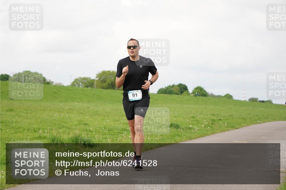 05.05.2024 - 7. Wedeler Halbmarathon Fuchs,  Jonas http://msf.ph/oto/6241528 05.05.2024 11:58:55 Laufen 91 meine-sportfotos.de