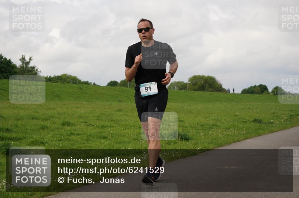 05.05.2024 - 7. Wedeler Halbmarathon Fuchs,  Jonas http://msf.ph/oto/6241529 05.05.2024 11:58:56 Laufen 91 meine-sportfotos.de