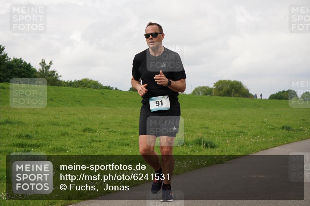 05.05.2024 - 7. Wedeler Halbmarathon Fuchs,  Jonas http://msf.ph/oto/6241531 05.05.2024 11:58:57 Laufen 91 meine-sportfotos.de