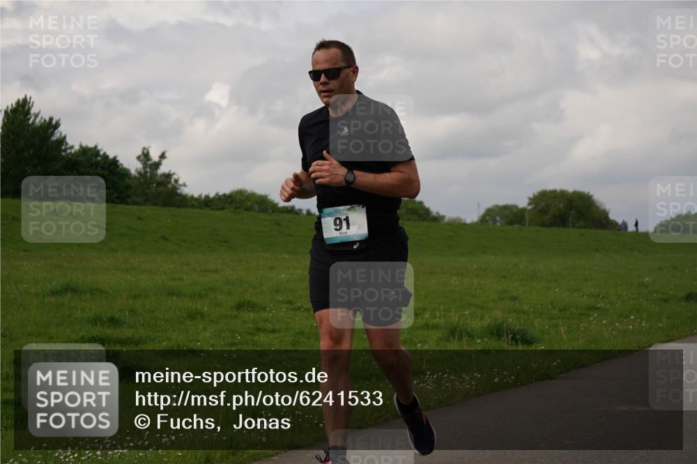 05.05.2024 - 7. Wedeler Halbmarathon Fuchs,  Jonas http://msf.ph/oto/6241533 05.05.2024 11:58:57 Laufen 91 meine-sportfotos.de