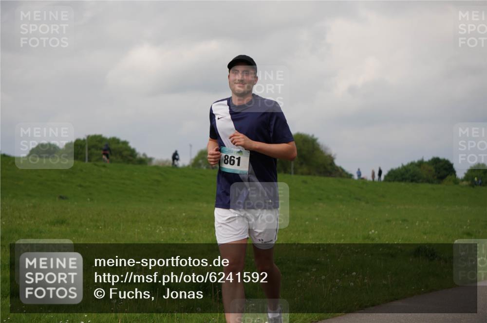 05.05.2024 - 7. Wedeler Halbmarathon Fuchs,  Jonas http://msf.ph/oto/6241592 05.05.2024 11:59:17 Laufen 861 meine-sportfotos.de