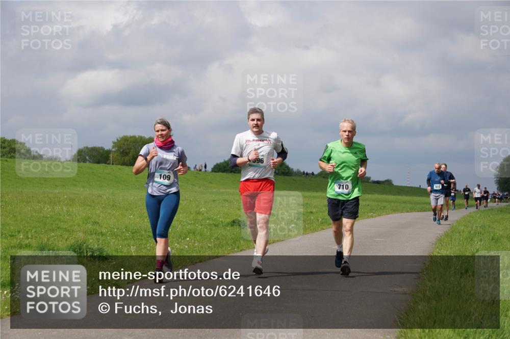 05.05.2024 - 7. Wedeler Halbmarathon Fuchs,  Jonas http://msf.ph/oto/6241646 05.05.2024 11:59:57 Laufen 96, 109, 710, 672 meine-sportfotos.de