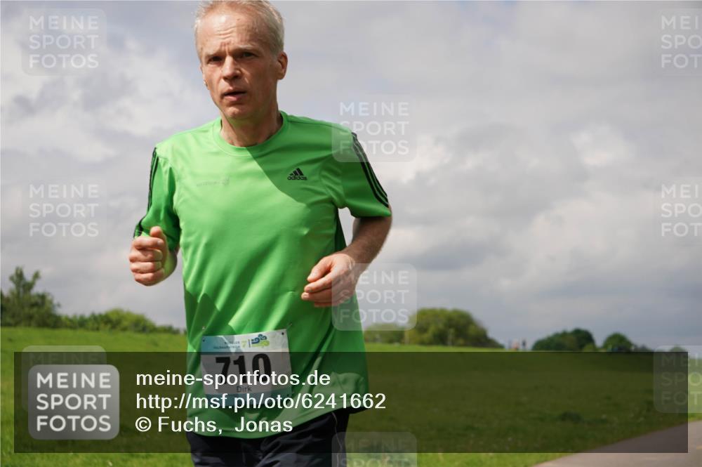 05.05.2024 - 7. Wedeler Halbmarathon Fuchs,  Jonas http://msf.ph/oto/6241662 05.05.2024 12:00:01 Laufen 756, 710 meine-sportfotos.de