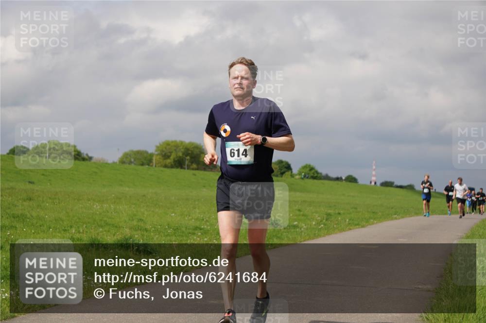 05.05.2024 - 7. Wedeler Halbmarathon Fuchs,  Jonas http://msf.ph/oto/6241684 05.05.2024 12:00:11 Laufen 614 meine-sportfotos.de
