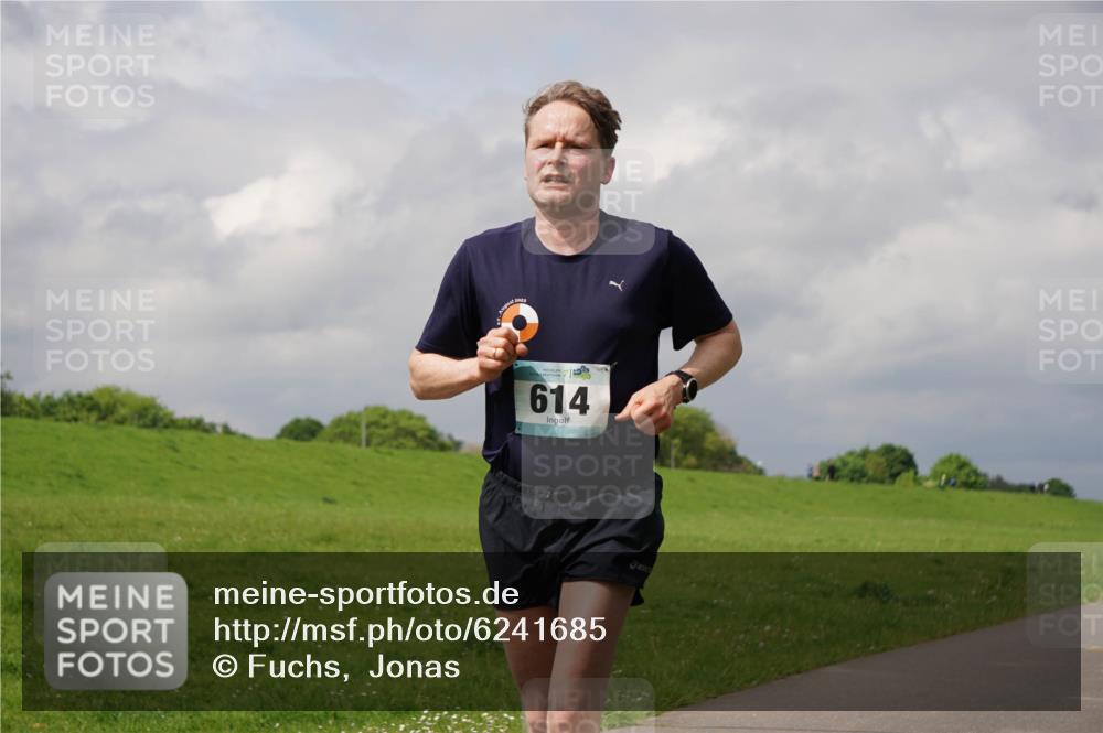 05.05.2024 - 7. Wedeler Halbmarathon Fuchs,  Jonas http://msf.ph/oto/6241685 05.05.2024 12:00:12 Laufen 614 meine-sportfotos.de