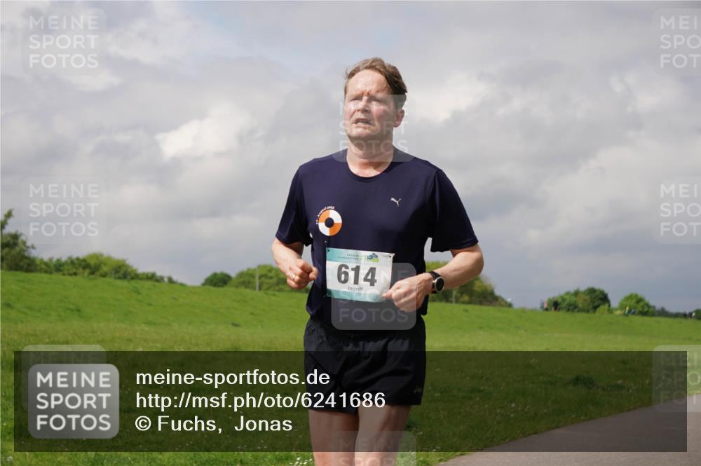 05.05.2024 - 7. Wedeler Halbmarathon Fuchs,  Jonas http://msf.ph/oto/6241686 05.05.2024 12:00:12 Laufen 614 meine-sportfotos.de
