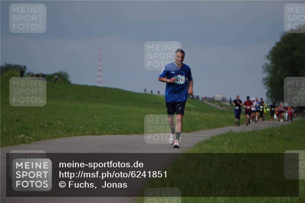 05.05.2024 - 7. Wedeler Halbmarathon Fuchs,  Jonas http://msf.ph/oto/6241851 05.05.2024 12:01:27 Laufen 671 meine-sportfotos.de