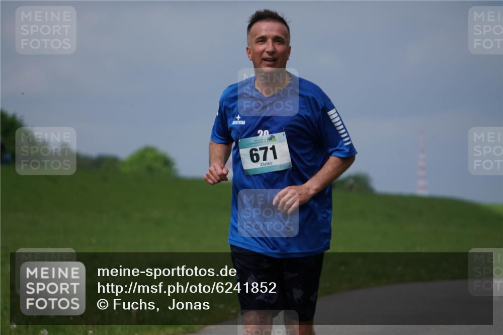 05.05.2024 - 7. Wedeler Halbmarathon Fuchs,  Jonas http://msf.ph/oto/6241852 05.05.2024 12:01:39 Laufen 20, 671 meine-sportfotos.de